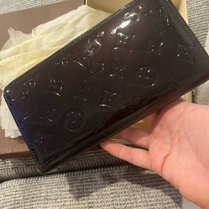 Louis Vuitton Zippy wallet